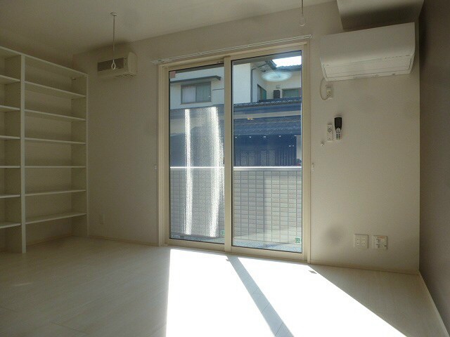 写真は102号室です（参照） クレストコート