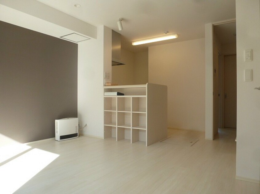 写真は102号室です（参照） クレストコート