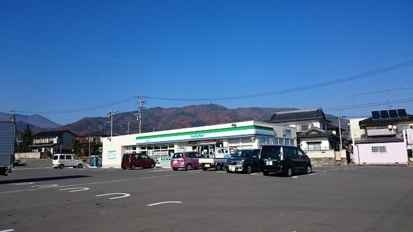 ﾌｧﾐﾘｰﾏｰﾄ 長野若槻大通り店(コンビニ)まで833m フラワーヒルズ