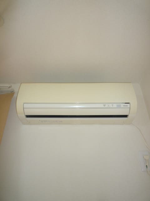 エアコン　　　※写真は101号室です（反転） クレドール三輪Ｗ棟