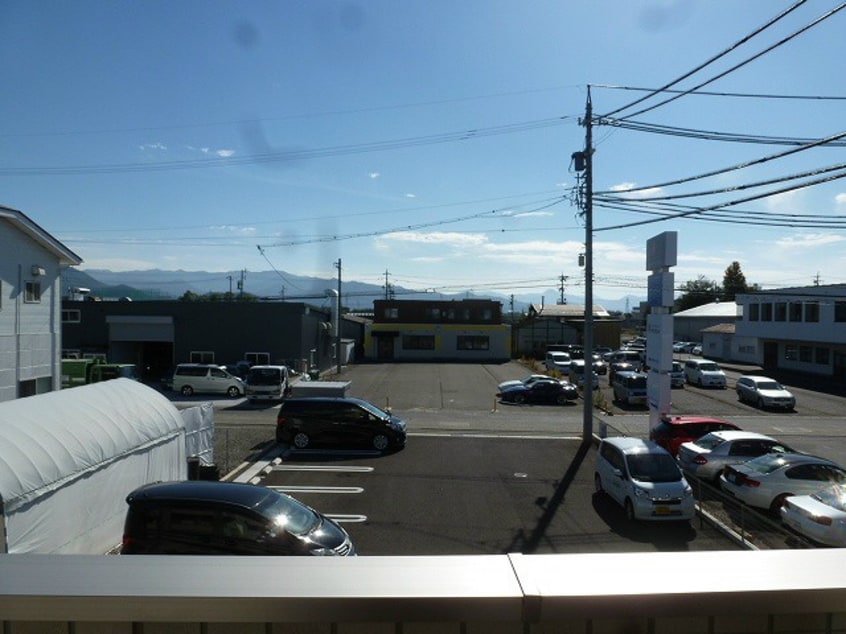 写真は202号室です（参考） 11/16/17/21：日赤線・若槻団地線・西条線/アークス入口 1階 築11年
