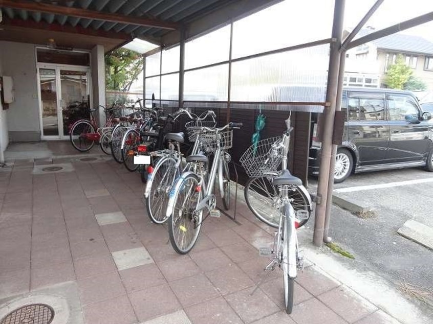 駐輪場 サンフラワー三輪