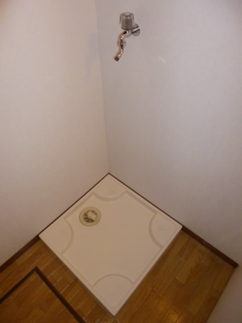 洗濯機置場　　　※写真は203号室です。ご参考下さい。 Fontaine栗田