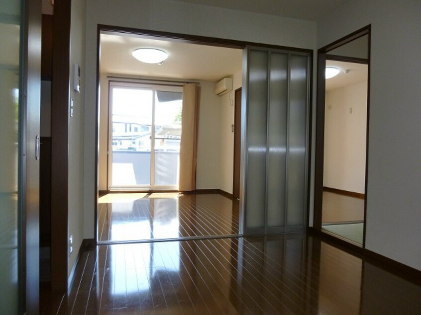 ※写真は101号室のお部屋です。（反転） バリュージュ南堀Ａ棟