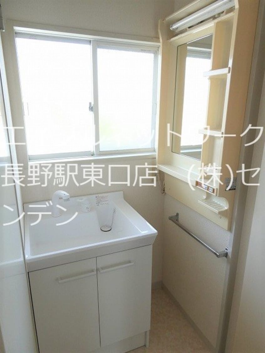  82：屋島線〔須坂駅-長野駅〕/高田寺村 2階 築36年