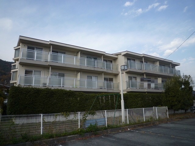  ホワイトハイツ西館