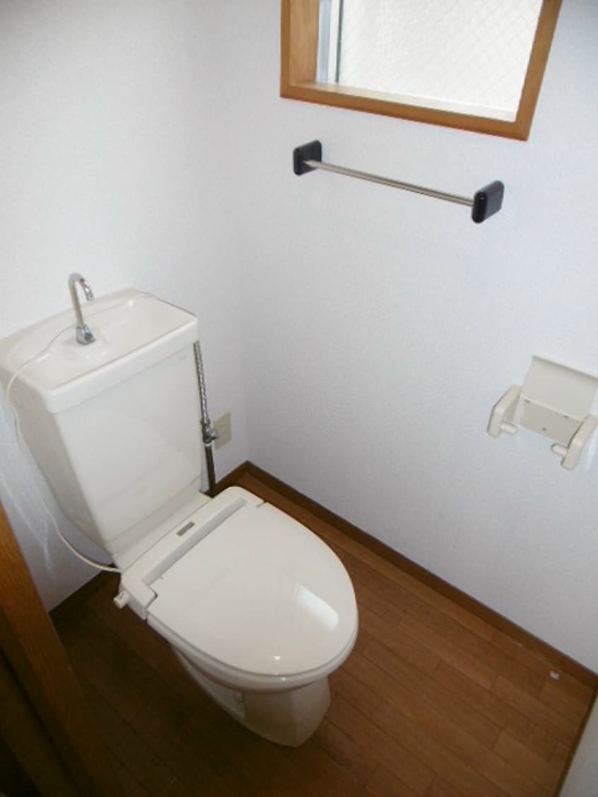 ※写真は304号室です。ご参考下さい。 ホワイトハイツ西館