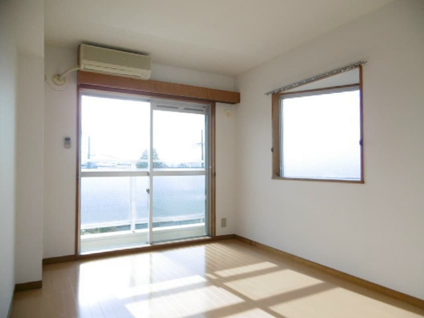 ※写真は304号室です。ご参考下さい。 ホワイトハイツ西館