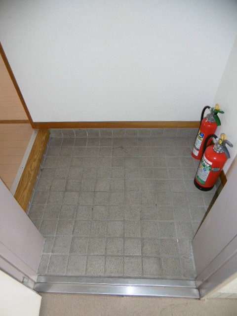 ※写真は304号室です。ご参考下さい。 ホワイトハイツ西館
