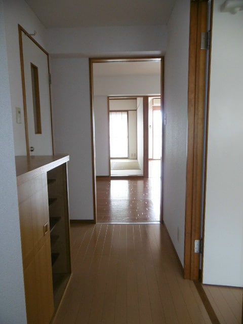 ※写真は304号室です。ご参考下さい。 ホワイトハイツ西館