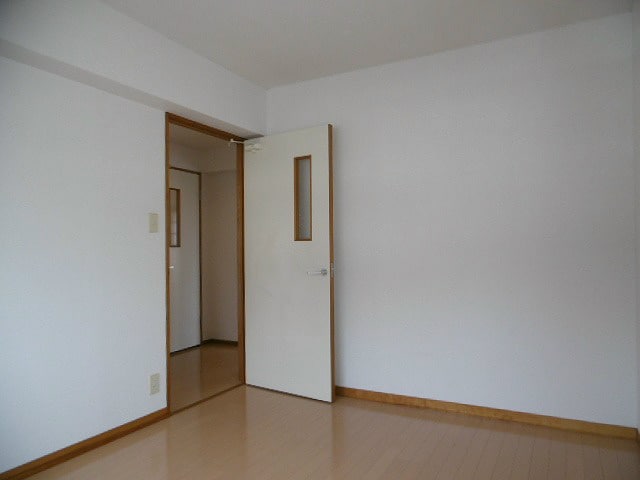 ※写真は304号室です。ご参考下さい。 ホワイトハイツ西館