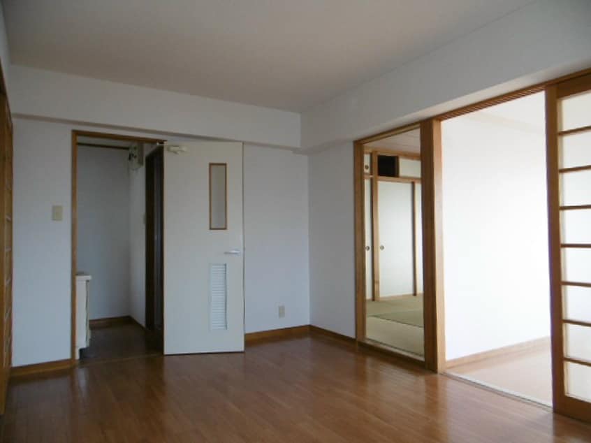 ※写真は304号室です。ご参考下さい。 ホワイトハイツ西館