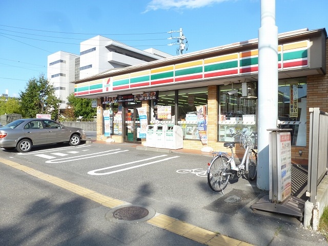 ｾﾌﾞﾝｲﾚﾌﾞﾝ 長野栗田店(コンビニ)まで558m フラワーハイツ