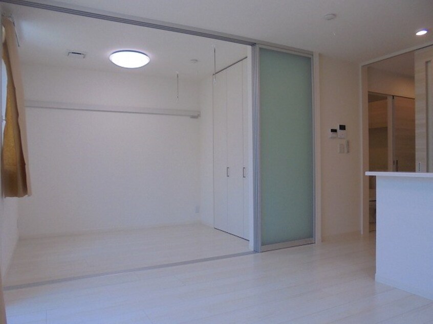 写真は101号室です。（参考） 和