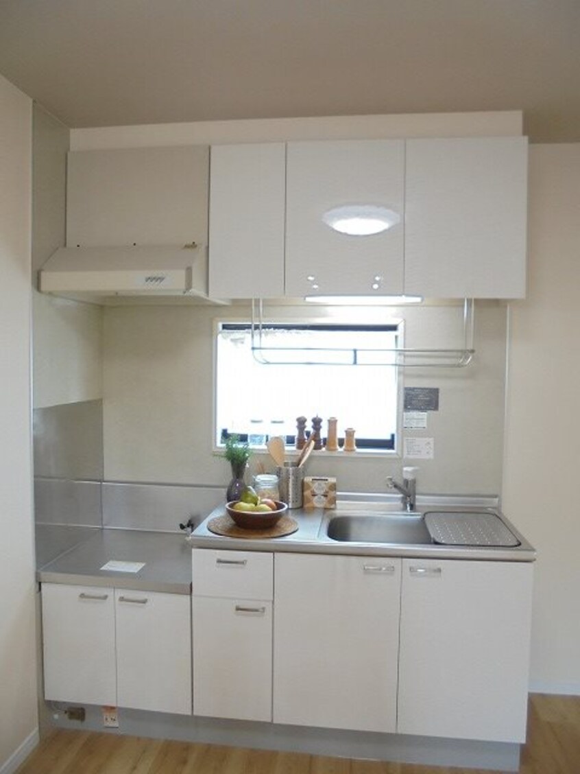 備品は設備ではありません。 11/16/17/21：日赤線・若槻団地線・西条線/東母袋 1階 築29年