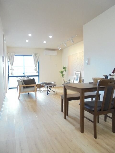 備品は設備ではありません。 11/16/17/21：日赤線・若槻団地線・西条線/東母袋 1階 築29年