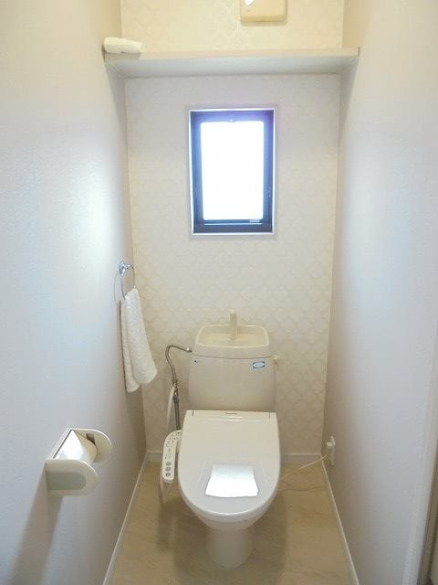 備品は設備ではありません。 11/16/17/21：日赤線・若槻団地線・西条線/東母袋 1階 築29年