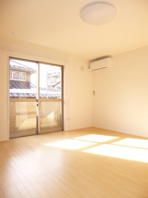 ※写真は103号室のお部屋です。 メゾンド アクア