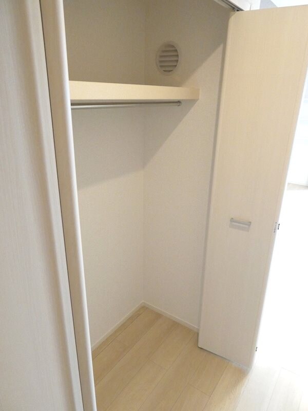 写真は303号室です。（参考） ヴィクトワール　オカ