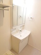 写真は303号室です。（参考） ヴィクトワール　オカ