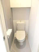 写真は303号室です。（参考） ヴィクトワール　オカ