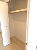 写真は303号室です。（参考） ヴィクトワール　オカ