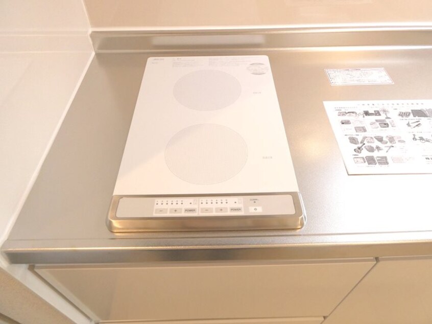 写真は303号室です。（参考） ヴィクトワール　オカ