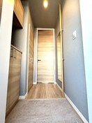 写真は303号室です（参考） シャーメゾン柊