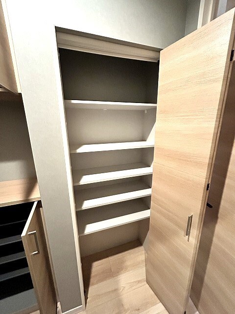 写真は303号室です（参考） シャーメゾン柊