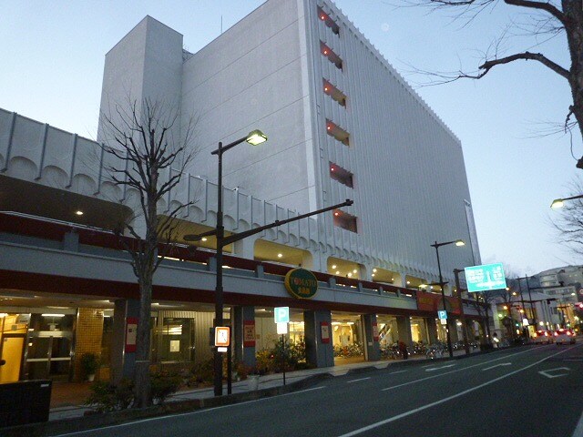 TOMATO食品館(スーパー)まで2106m ヴァイサーホフ志賀
