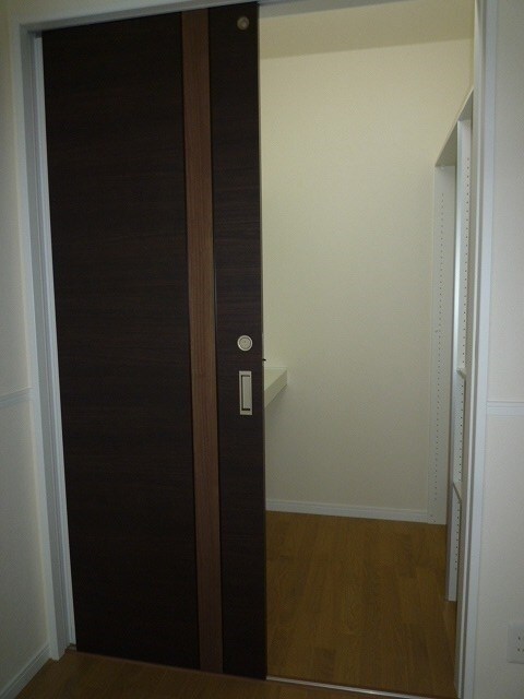 ウォークインクローゼット　写真は101号室です。 メゾン・ド・冨士