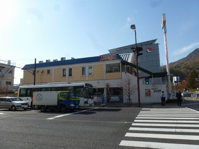 ﾃﾞﾆｰｽﾞ長野県庁前店(その他飲食（ファミレスなど）)まで524m 旭ハイツ