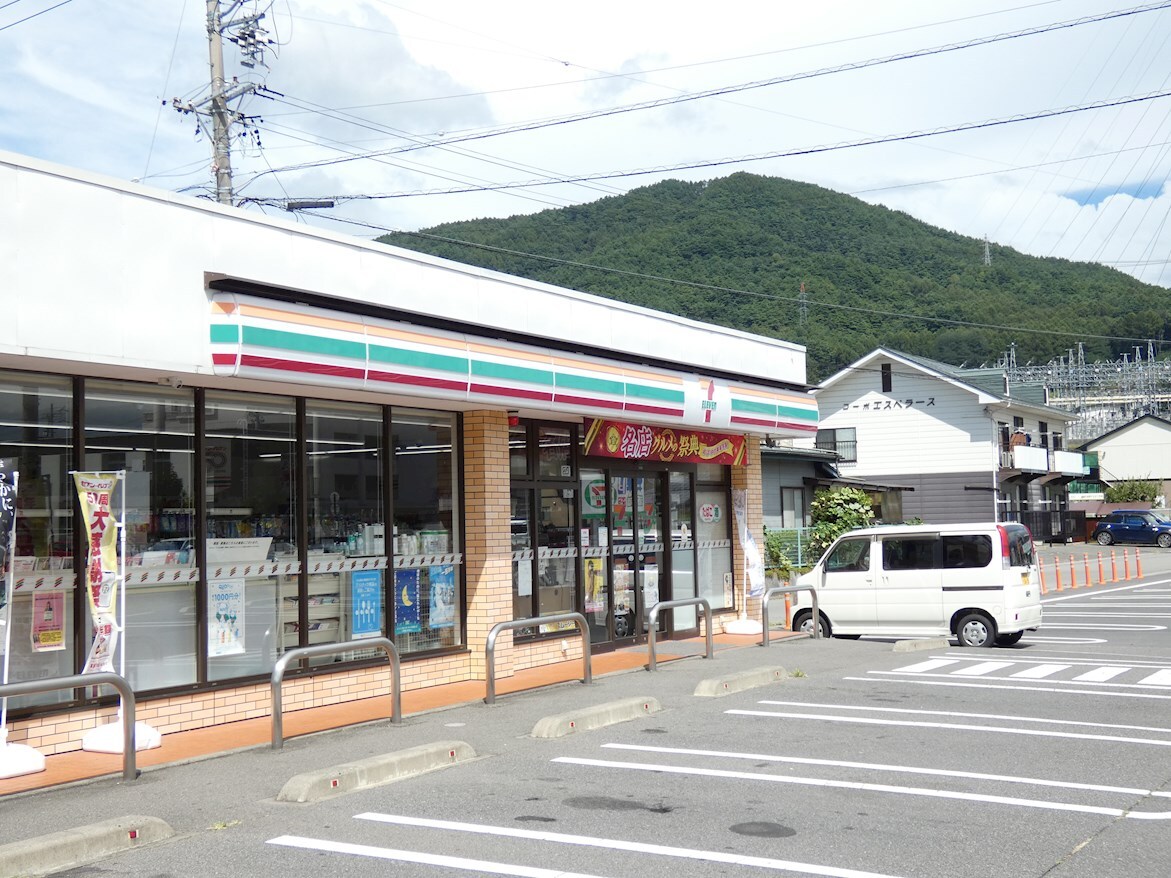 ｾﾌﾞﾝｲﾚﾌﾞﾝ 茅野市ちの店(コンビニ)まで966m 清水マンション