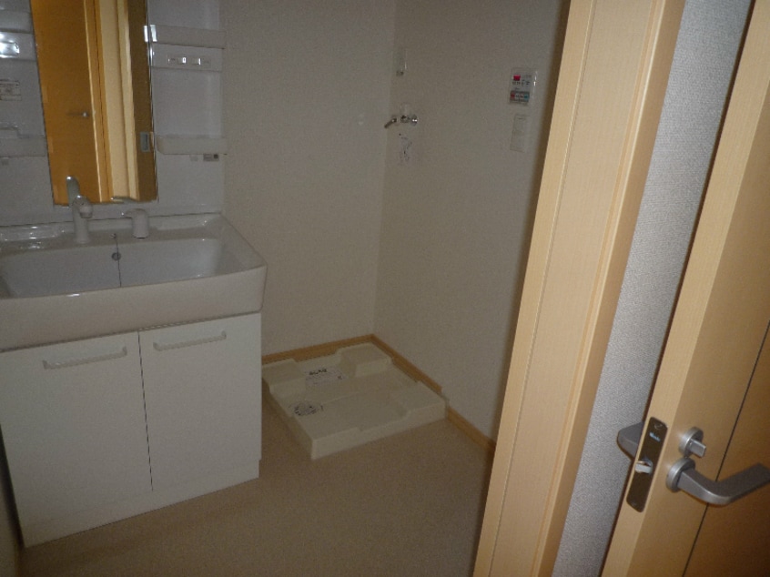 反転タイプ トランキル・ハリマ