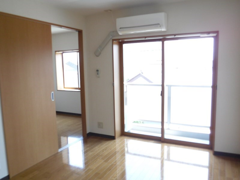  ホワイトピアニーイースト