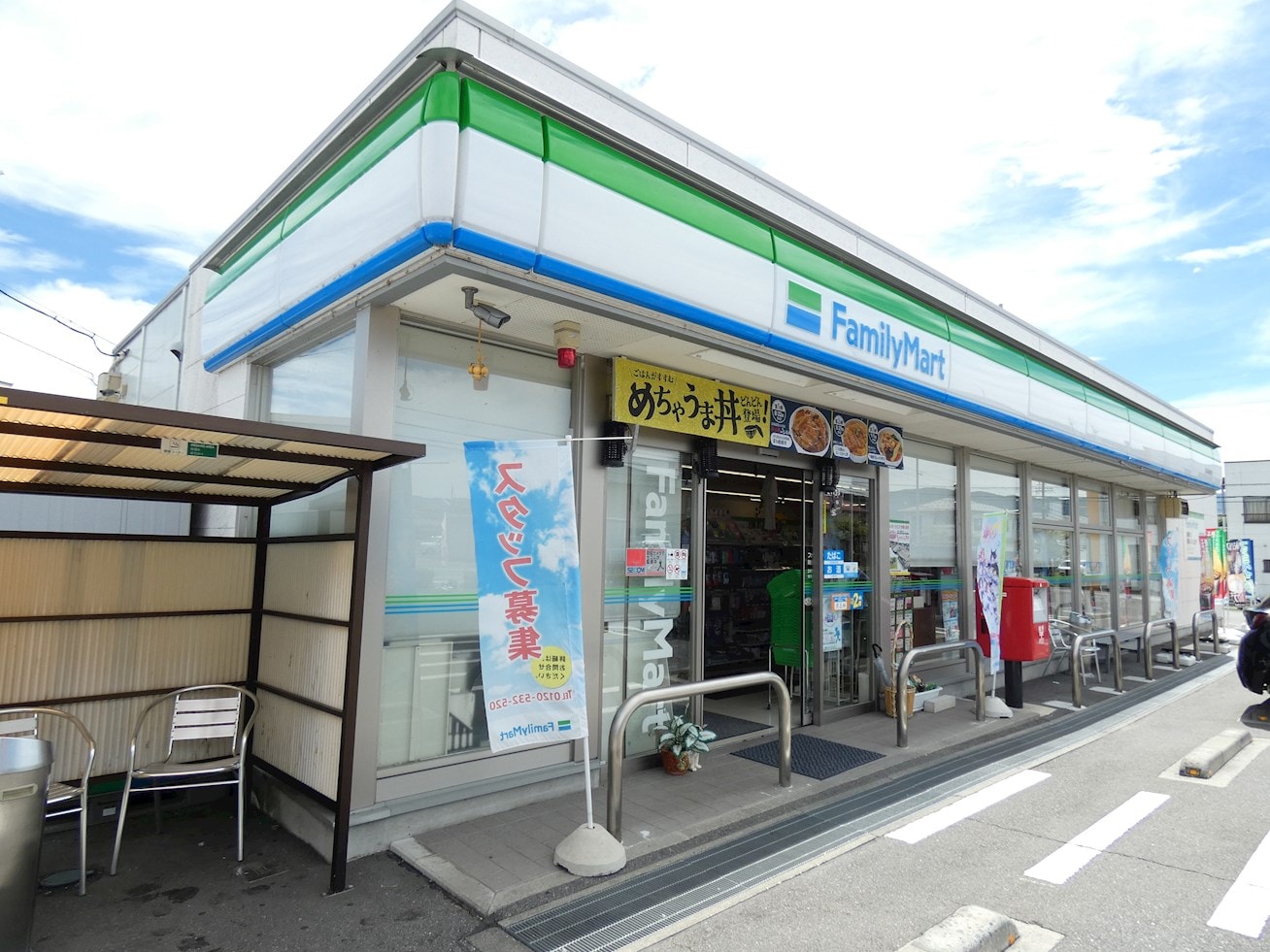 ファミリーマート 岡谷権現町店(コンビニ)まで582m モンターニュ