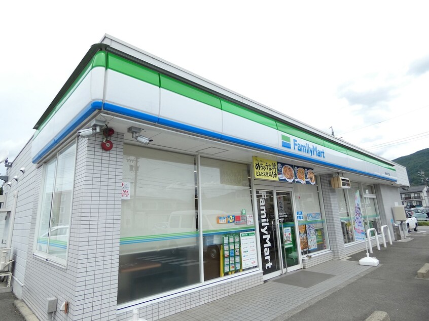 ﾌｧﾐﾘｰﾏｰﾄ 諏訪沖田二丁目店(コンビニ)まで492m カーサ　コスモII