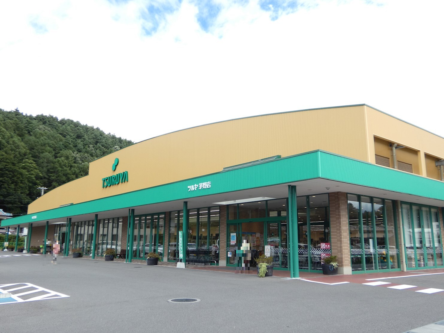 ﾂﾙﾔ茅野店(スーパー)まで631m フェレーザ本町