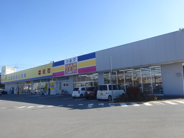 100円ｼｮｯﾌﾟｼﾙｸﾍﾞﾙﾌﾟﾗｻﾞ店(スーパー)まで397m サンリジエール
