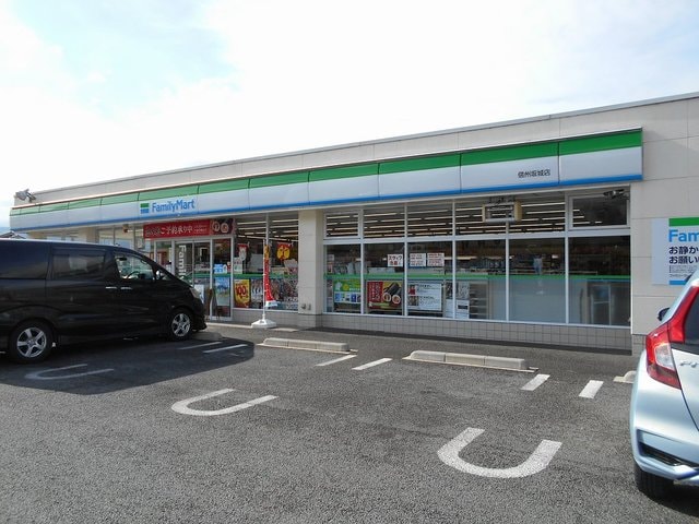 ﾌｧﾐﾘｰﾏｰﾄ 信州坂城店(コンビニ)まで831m エヴァーグリーンＡ