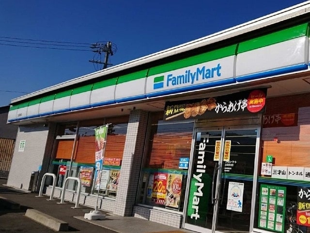 ﾌｧﾐﾘｰﾏｰﾄ 上田長池店(コンビニ)まで728m チェリータウンＡ棟