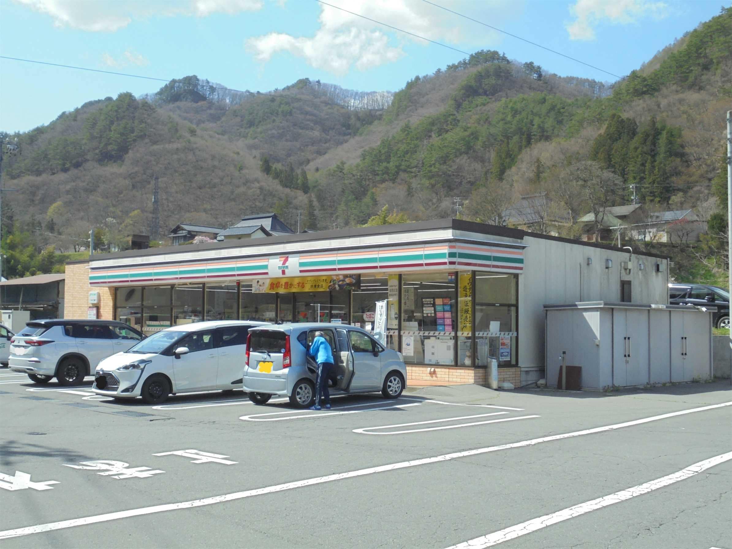 ｾﾌﾞﾝｲﾚﾌﾞﾝ 鹿教湯温泉店(コンビニ)まで603m フレグランスりんどう