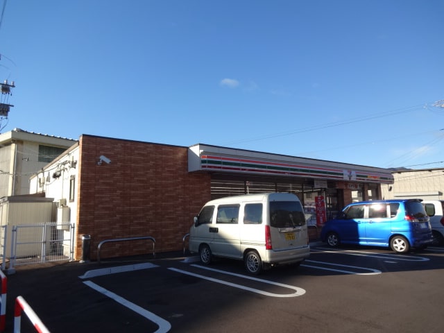 ｾﾌﾞﾝｲﾚﾌﾞﾝ 上田秋和店(コンビニ)まで531m サンレジェ