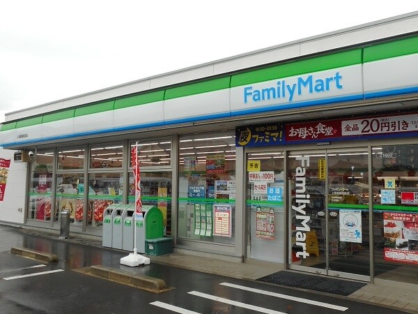 （閉店）ﾌｧﾐﾘｰﾏｰﾄ 上田東高校前店(コンビニ)まで820m Be glad
