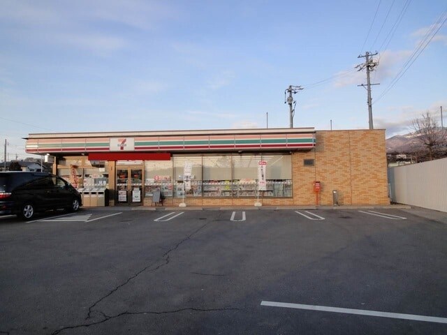 ｾﾌﾞﾝｲﾚﾌﾞﾝ 東部加沢店(コンビニ)まで818m イーストハイツ伊豆宮Ｂ棟