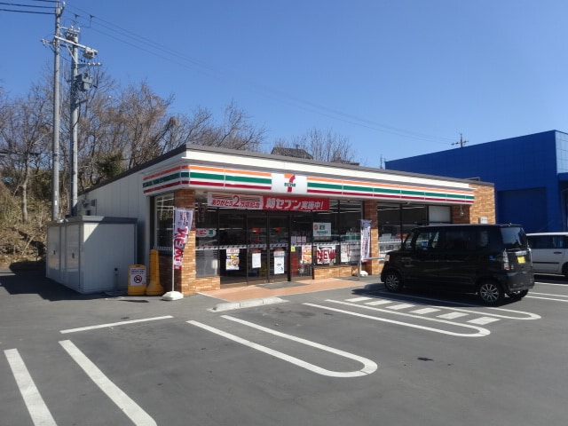 ｾﾌﾞﾝｲﾚﾌﾞﾝ 上田国分店(コンビニ)まで1402m ラ・セゾン ハピネス