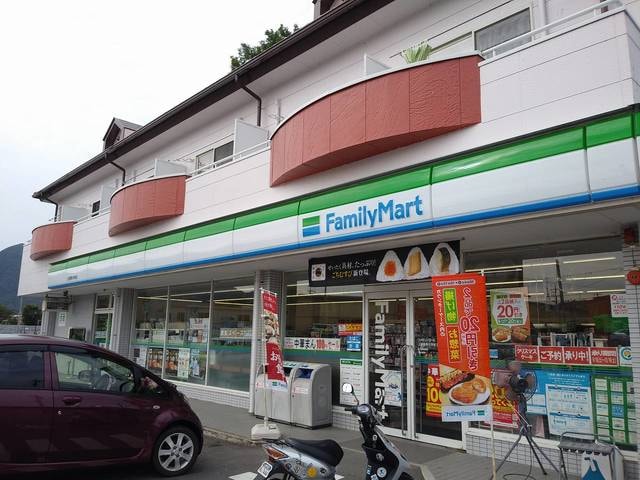 ﾌｧﾐﾘｰﾏｰﾄ 上田長野大学前店(コンビニ)まで949m Bonheur　4