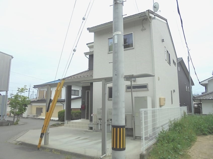  中央北2丁目戸建て