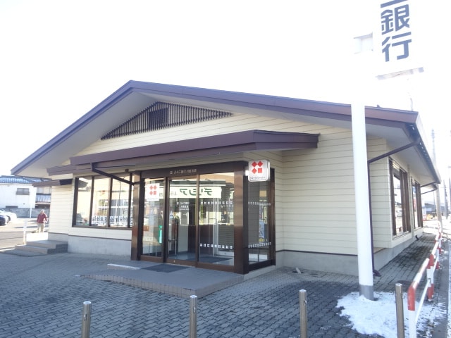 八十二銀行 川西支店(銀行)まで794m ヴィル・ポワーリエ