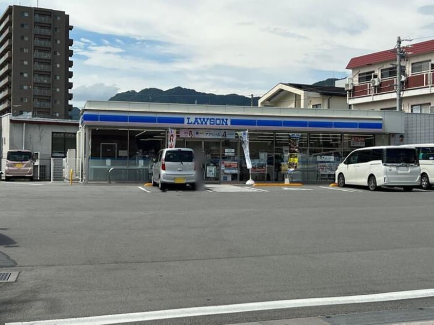 ﾛｰｿﾝ 上田中央一丁目店(コンビニ)まで251m トリシア横町WEST